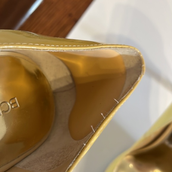 BCBGeneration women’s light yellow patent slight round toe pumps platform 9B - Picture 11 of 12